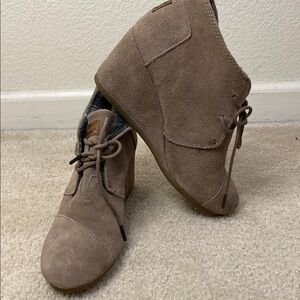 Toms Tan Suede Wedge Booties